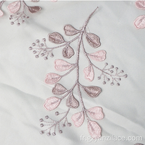 Tissu en dentelle avec broderie layser rose clair